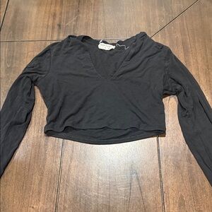 Bear Dance Black Long-Sleeve V-Neck Cropped Top